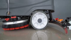 洗地機吸水扒無(wú)法下降？怎么調整