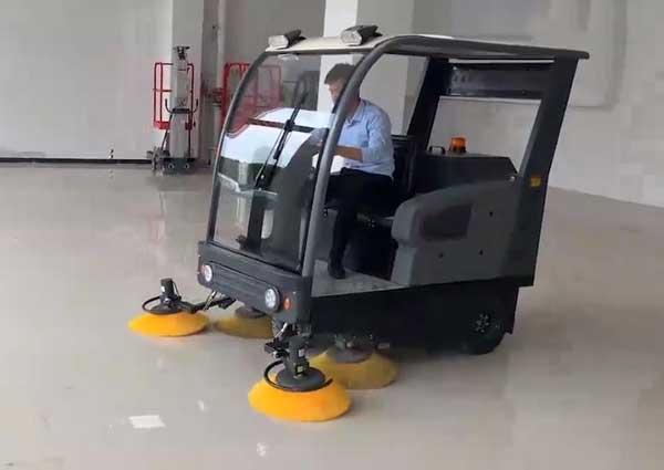 電動(dòng)掃地車(chē)廠(chǎng)家哪家好？?jì)r(jià)格怎么樣